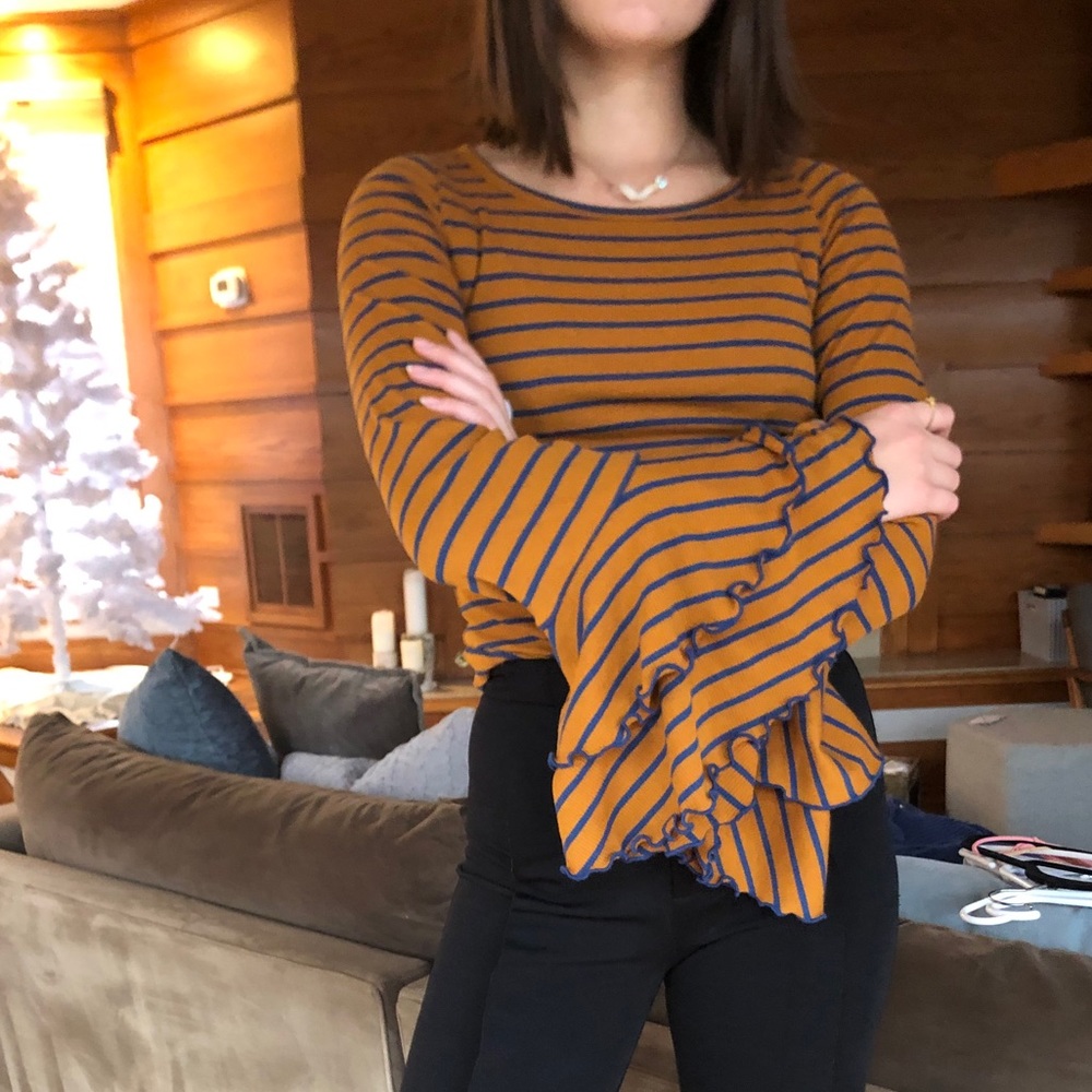 Long sleeve shirt with ruffle sleeves!